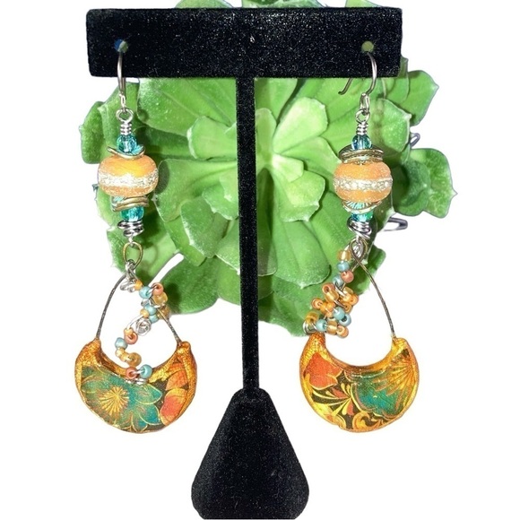 Handmade Artisan beaded earrings - Picture 2 of 3